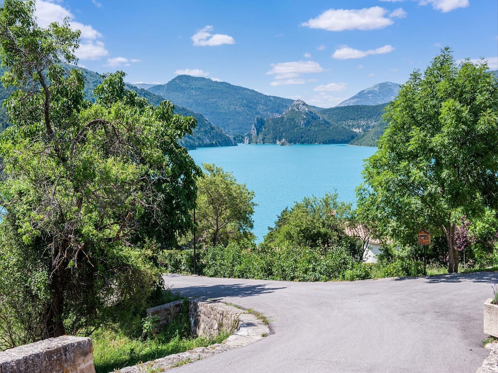 Holiday Home in Saint-julien-du-verdon With Garden view 4
