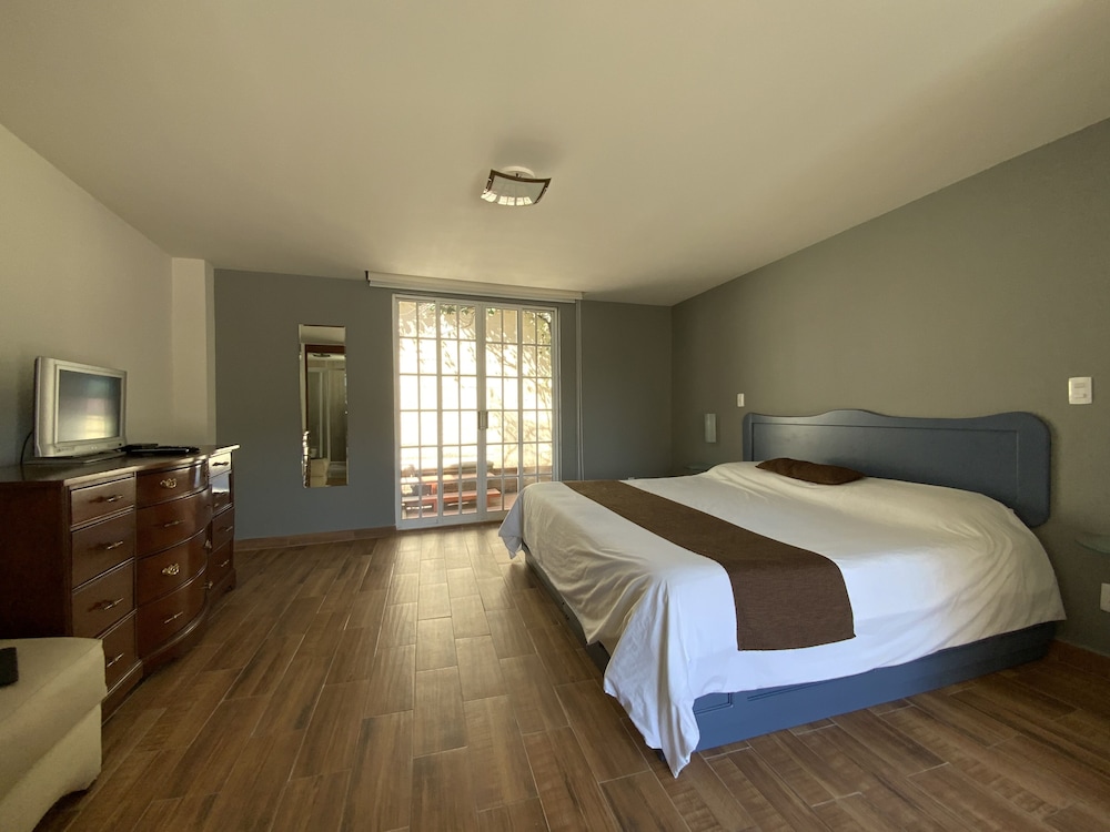 G K Suites Duraznos