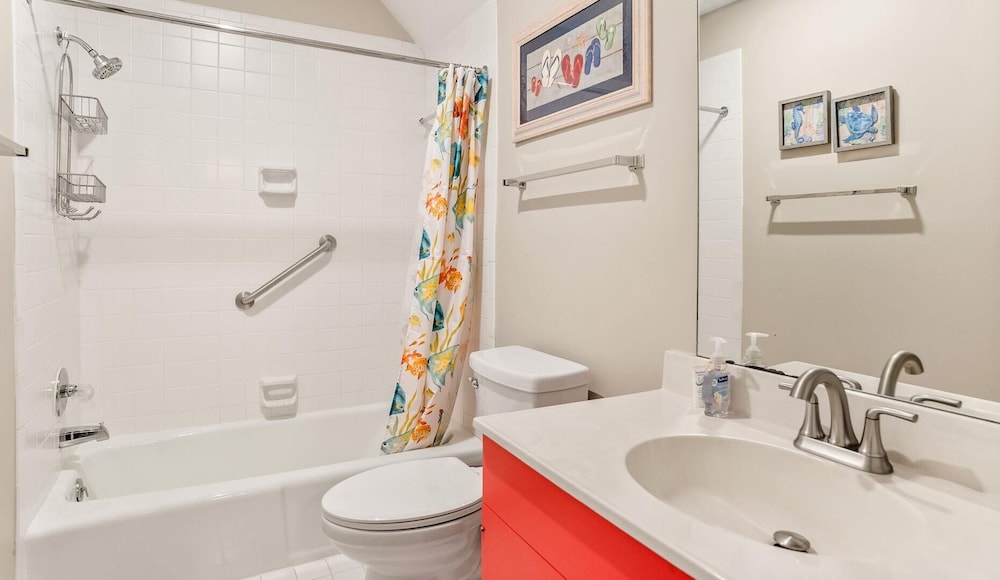 Condo with Resort Access - Great North Island Location