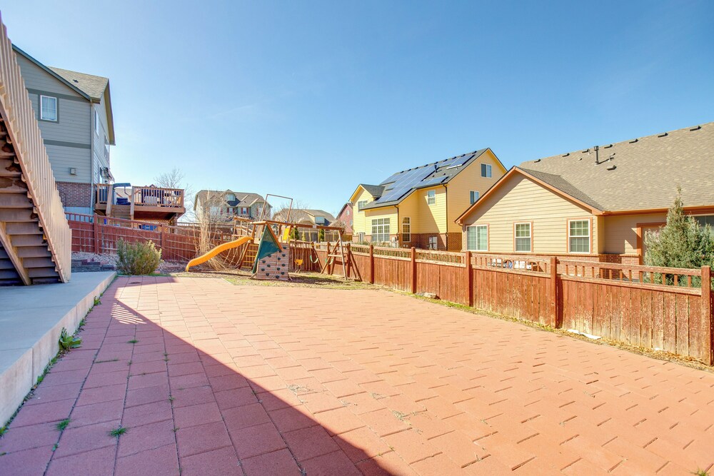 Shared Backyard: Aurora Family Home