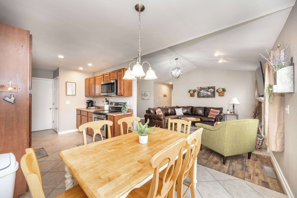 Main Street Cottage For 6