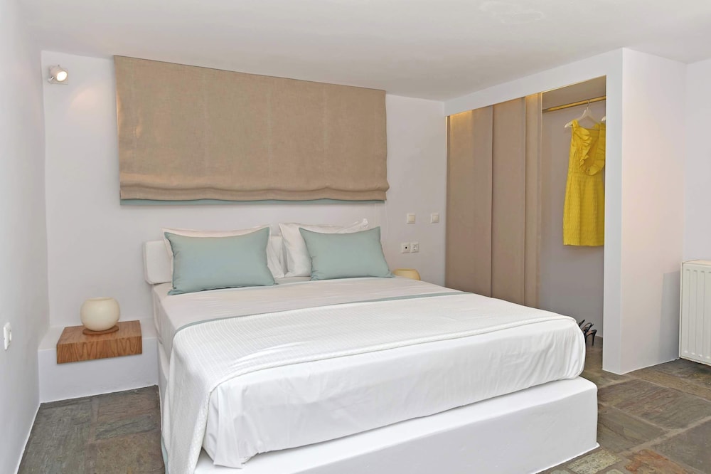 Tinos Blend Suites view 4