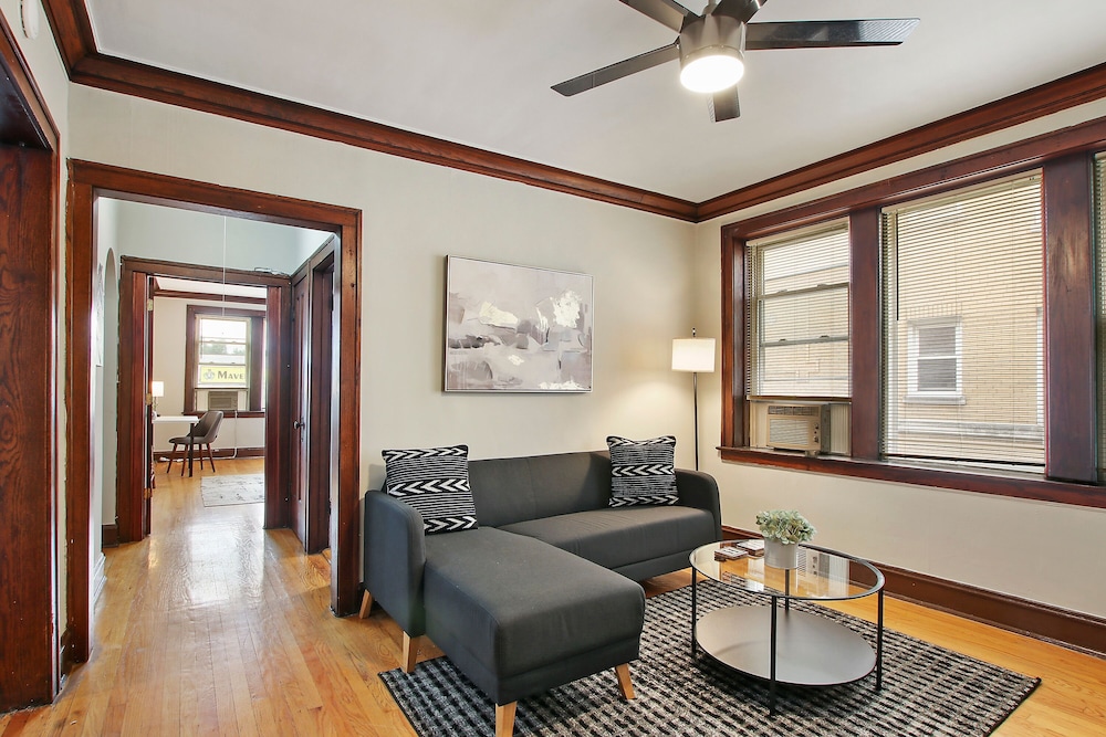 Inviting 2BR Apt - Fullerton 1B