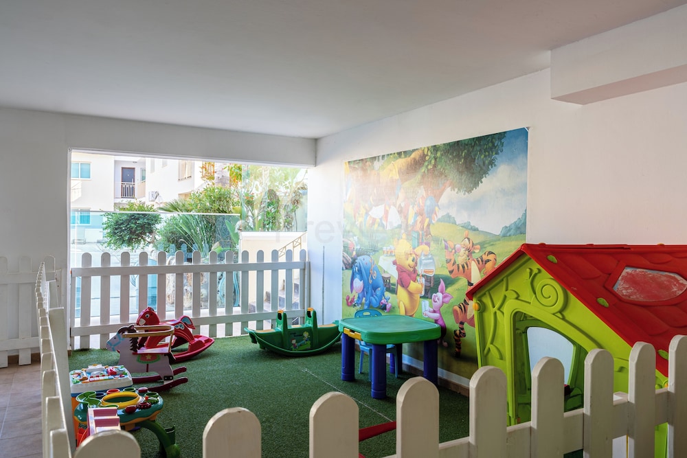 Quint - 2-Bedroom Apt & Pool in Protaras