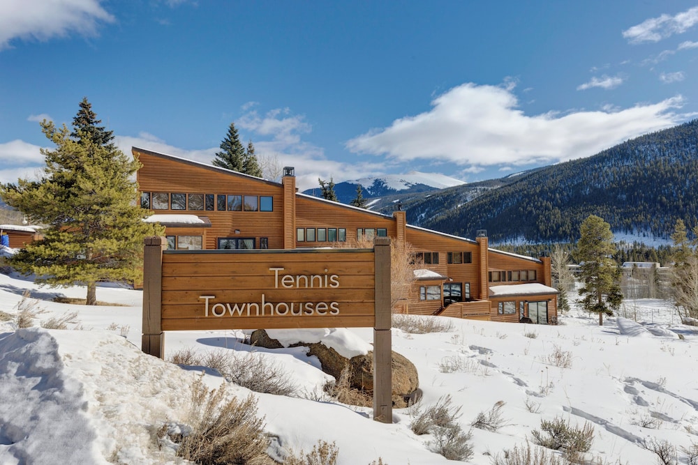 Tennis Townhome #1327 : 2, 225