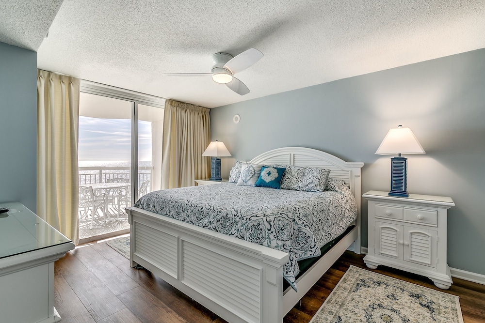 Crescent Shores by Condo-World