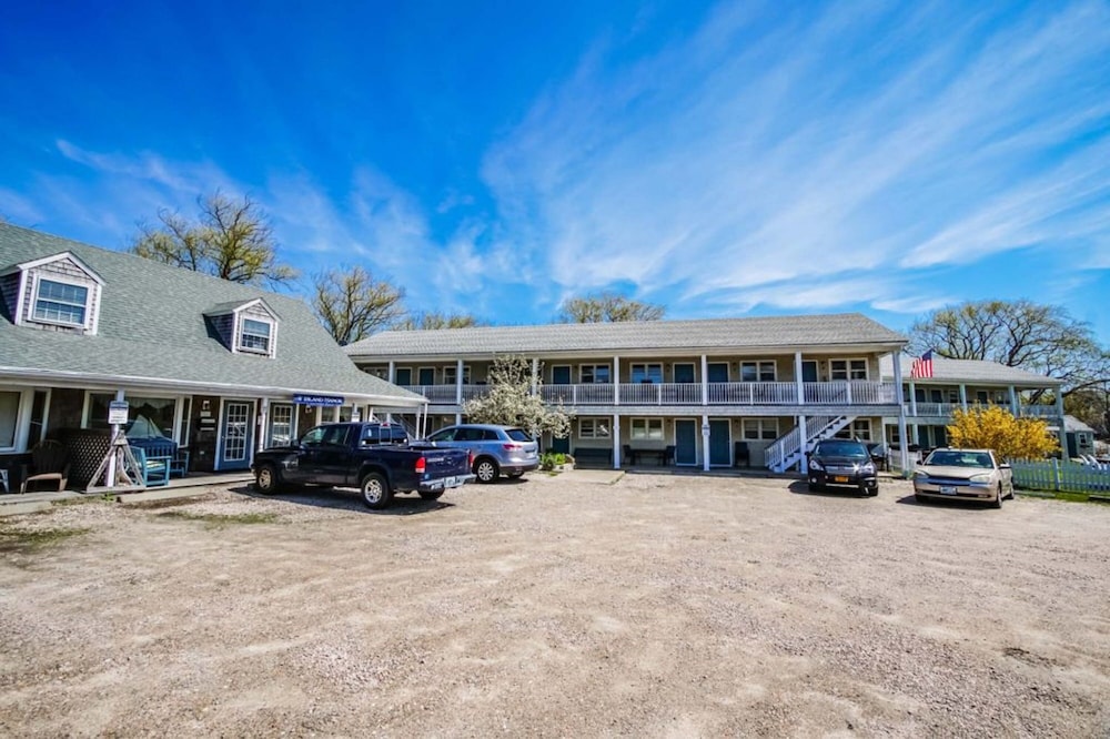 Island Manor Resort by VRHost view 3
