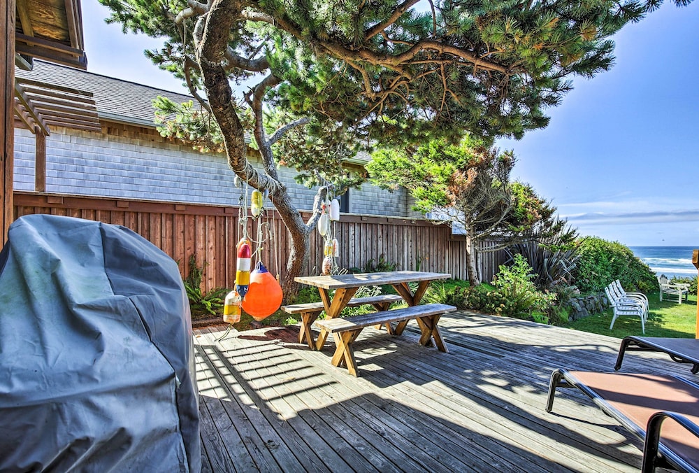 Oceanfront Escape w/ Pacific Views: Surf & Explore view 4
