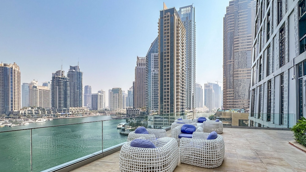 Iconic Marina Stay Cayan Tower 2BR