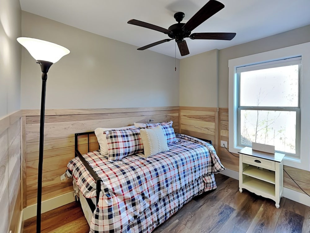 The Squirrel's Nest by Jackson Mountain Rentals