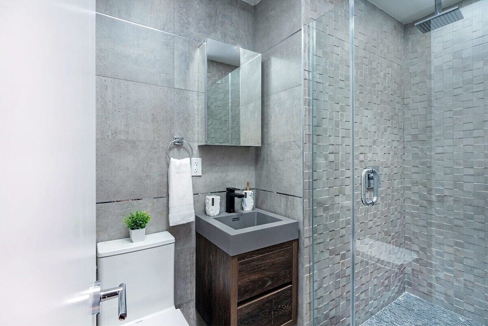 48 Midtown West Apt
