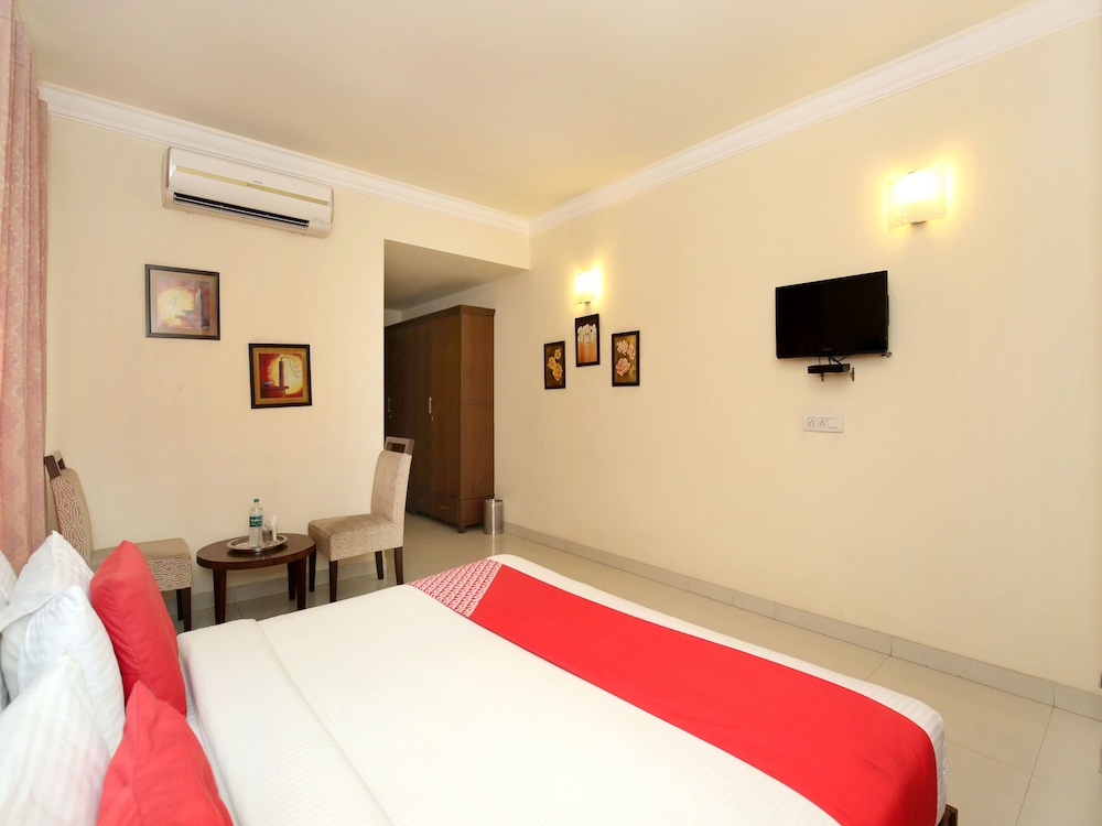 OYO 12989 White Diamond Hotel