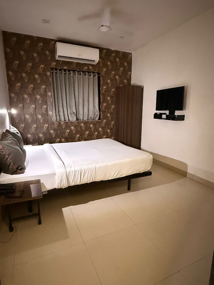 HOTEL LOTUS
