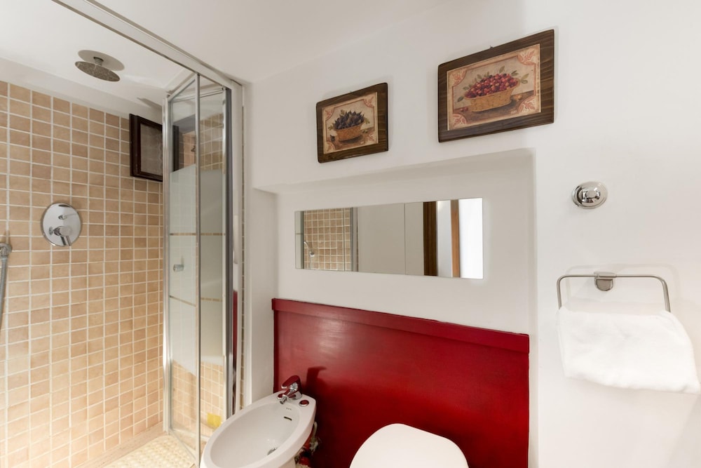Caterina in Roma With 1 Bedrooms and 1 Bathrooms
