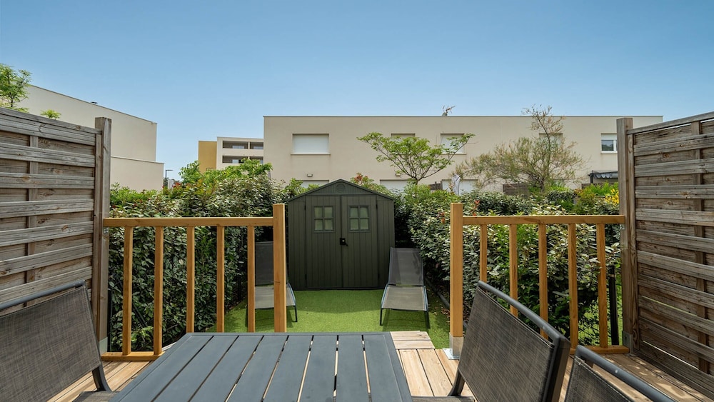 Charming Villa by Serignan Beach