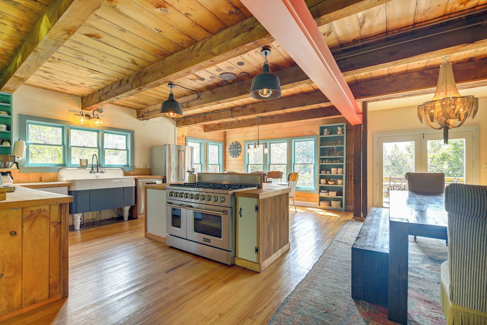 Luxe 14-acre Vermont Countryside Lodge! view 4