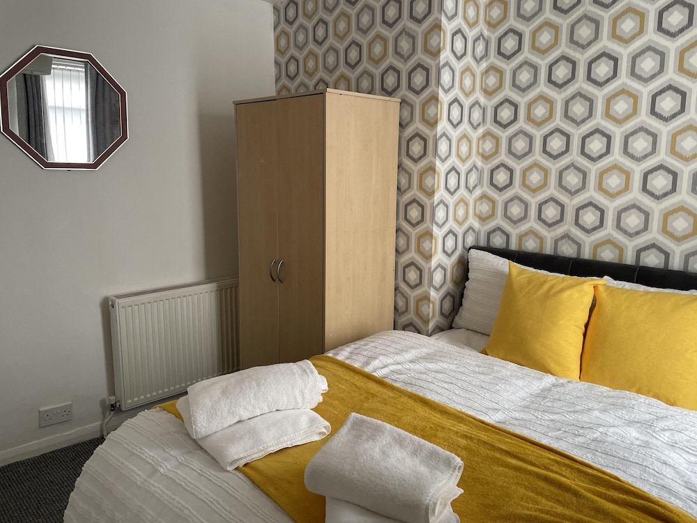 Charming 2-bed House in Wavertree Liverpool view 4