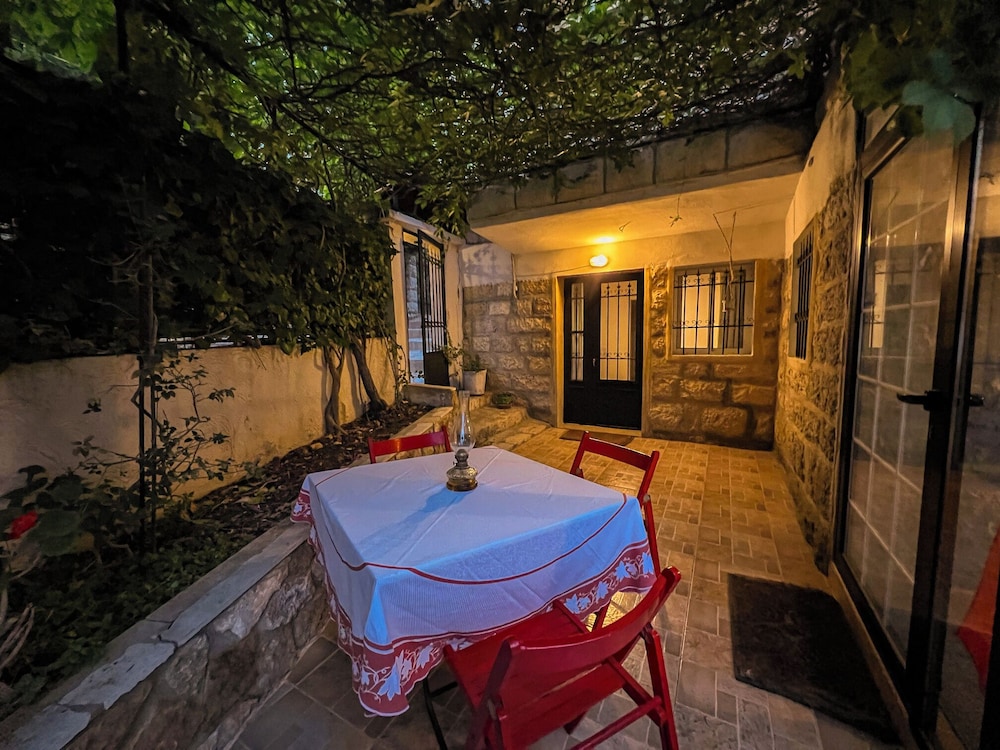 Les Bougainvilliers GuestHouse by Hansa