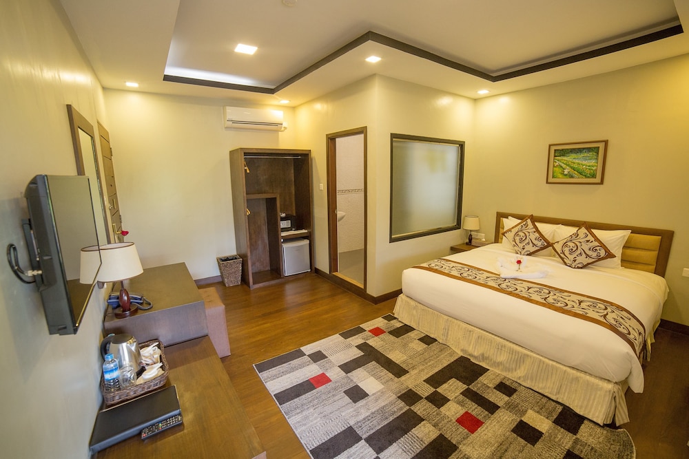 Cloud 10 Boutique Hotel