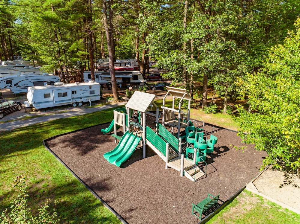 Sun Retreats Adirondack Gateway