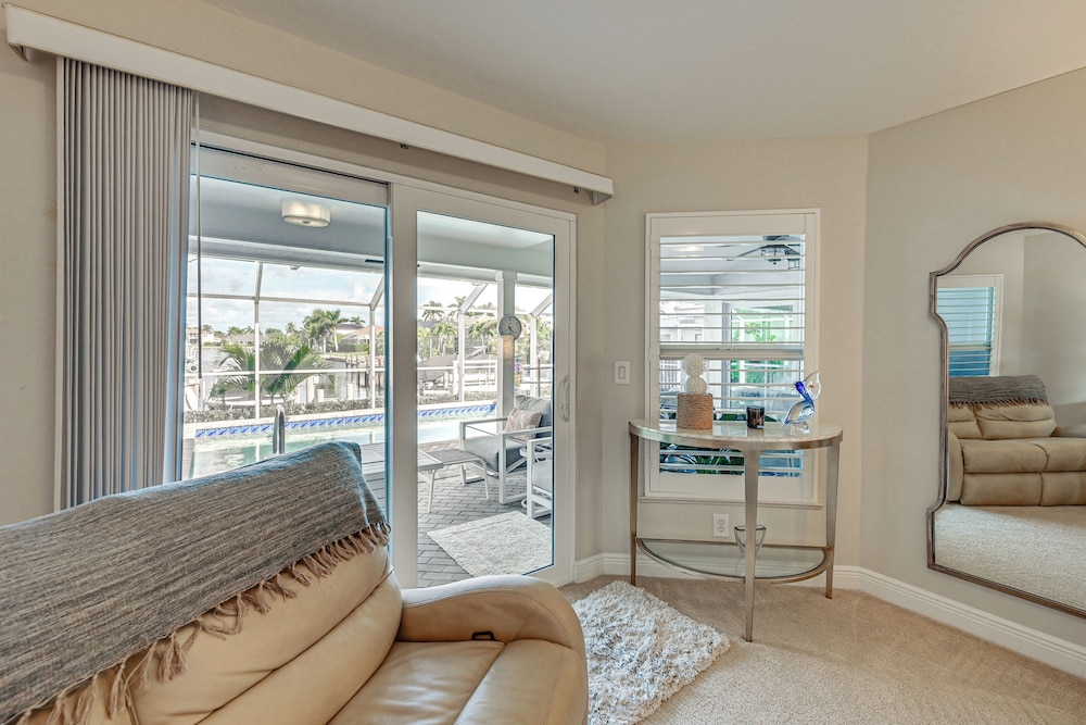 2 Mi to South Beach: Waterfront Home w/ Lanai!