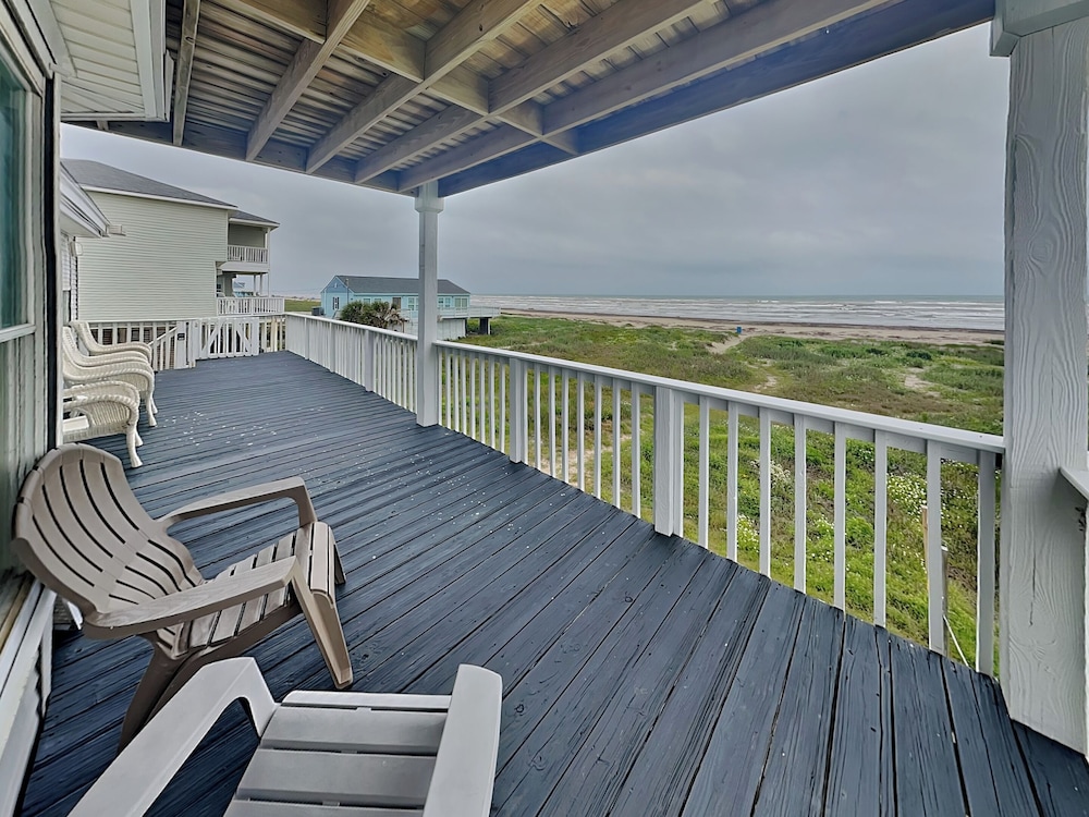 Whispering Sands Beachfront by Ryson Vacation Rentals