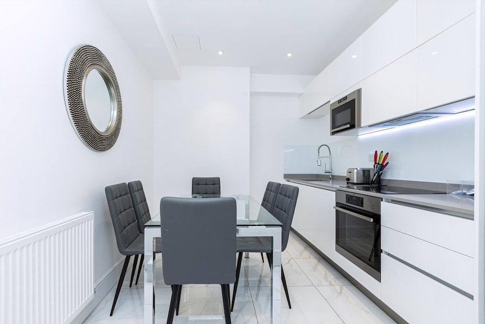 Elegant Three-bed Marylebone Flat Near Oxford Circus!