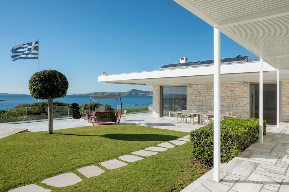 Paradise Beachfront Villa Athenian