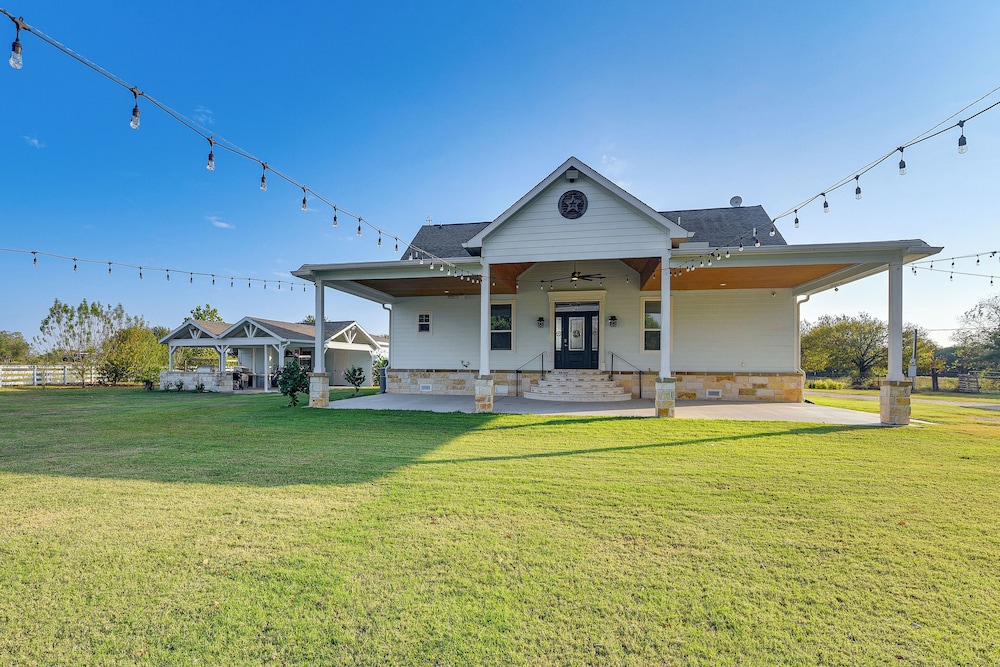 Farm Animals On-site: Needville Ranch Getaway!