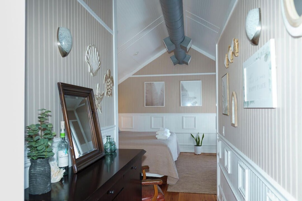 Charming 3-bed, 2-bath Home With Wonderful Views of the Golf Course