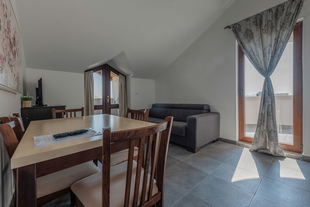 Aparthotel Plat