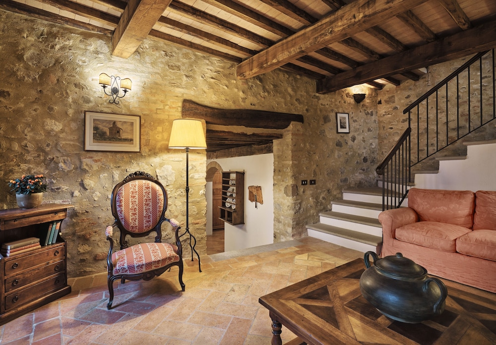 Borgo il Poeta view 3