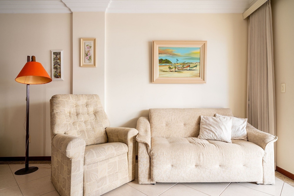 Sea View Apartm. 130m From the Beach in BC Esa901