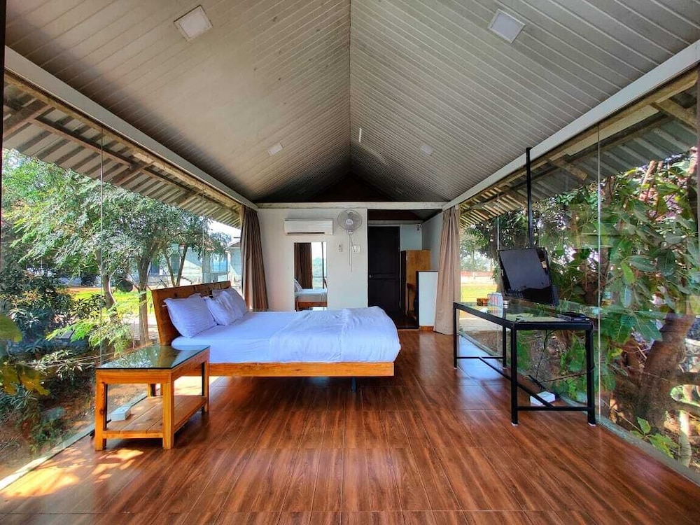 Shvas Island Resort