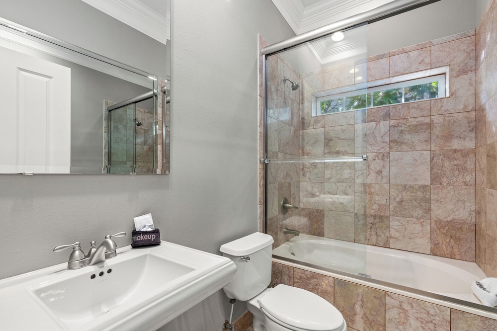 Sugar Sand Retreat 3-bed, 2-bath Beach Getaway With Private Pool, Sleeps 8!