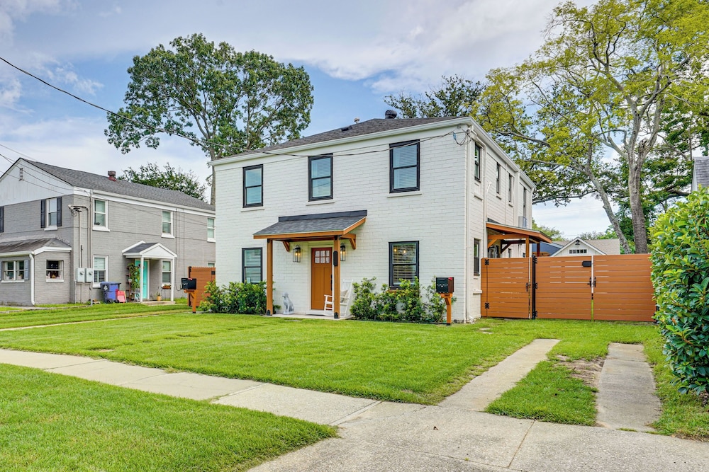 Dtwn Retreat w/ Game Room! Walk to Hampton Park