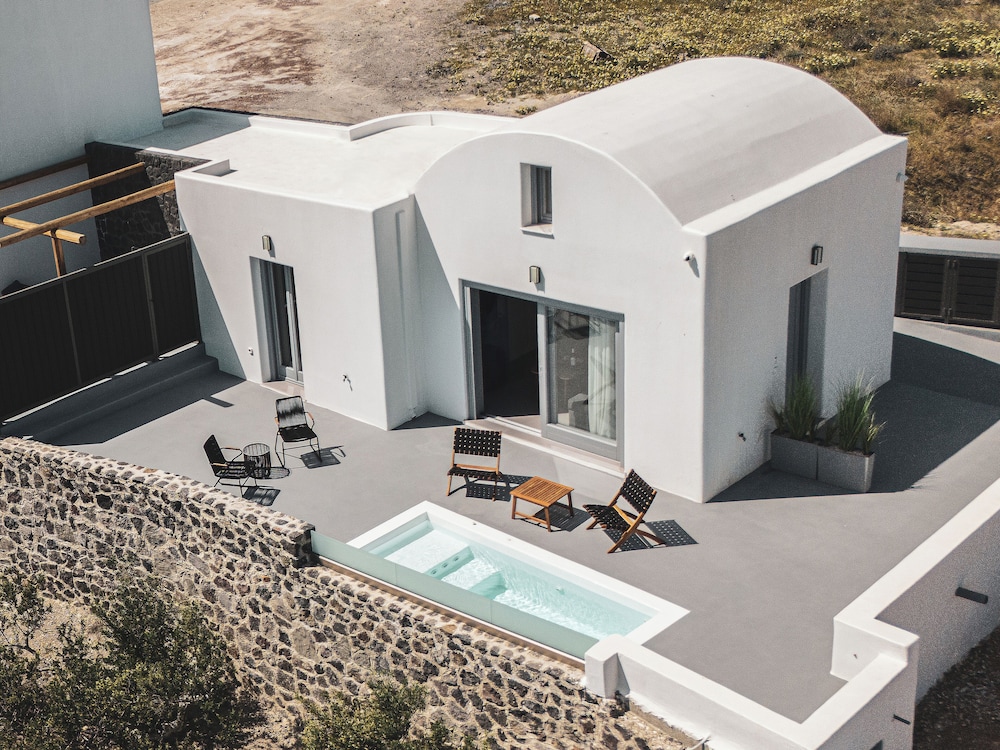 Uranides Luxury Suites