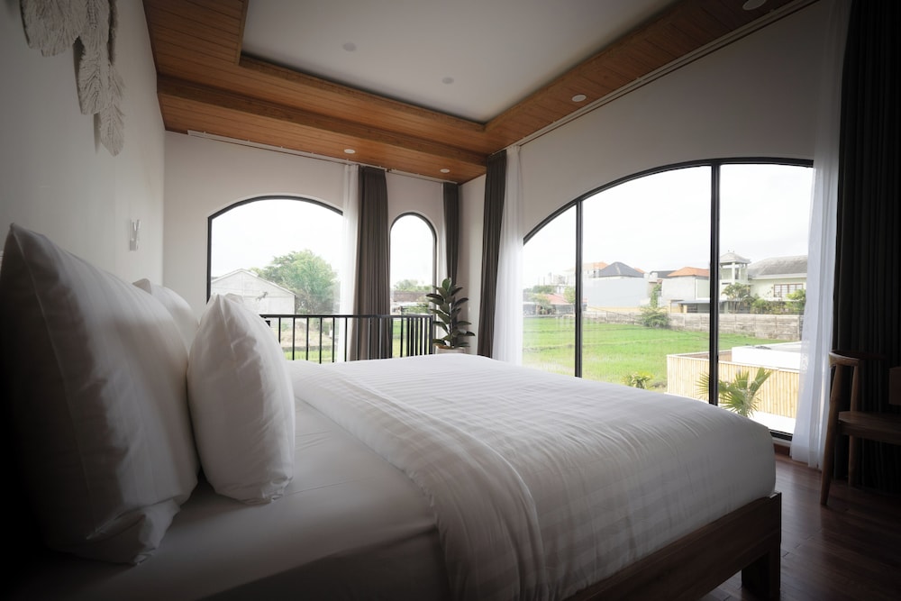 1BR Private Pool Villa Rice Field View
