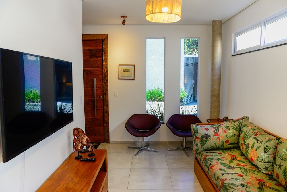 Casa c Piscina a 150m da Praia de Boi Ucanga