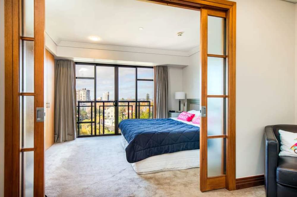 Elegant Apartment With City View