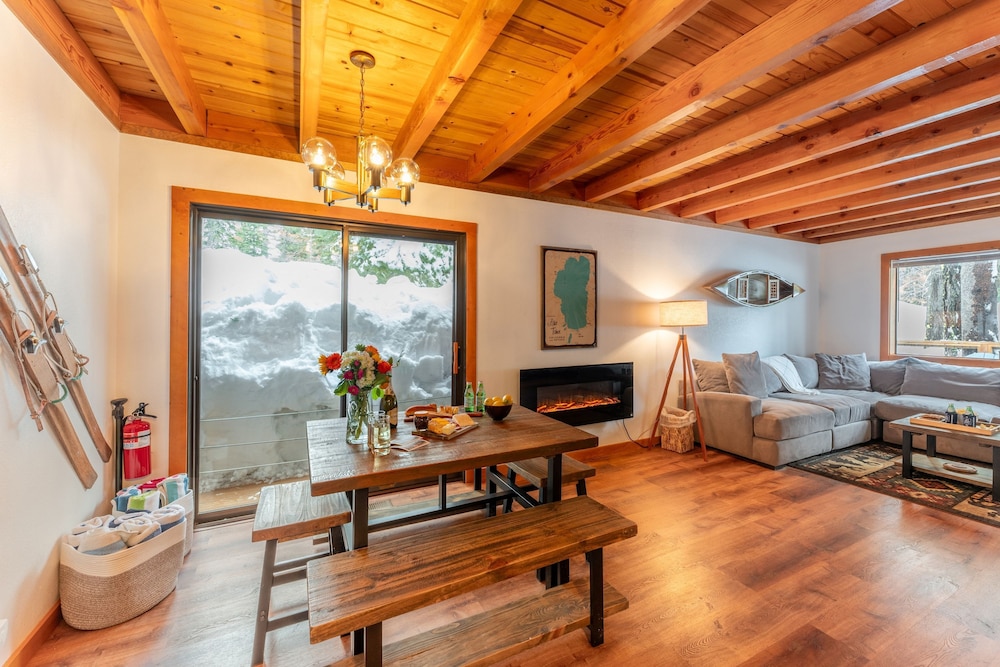 Indigo Owl by Avantstay Cabin w Firepit Minutes to Lake Slopes