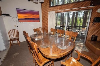 1360 Knoll Lane 3 Bedroom Home by RedAwning