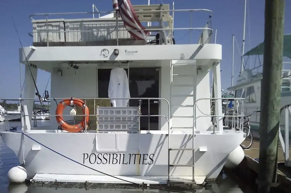 62' Yacht M/v Possibilities On Wide Private Canal 3 Bedroom Houseboat