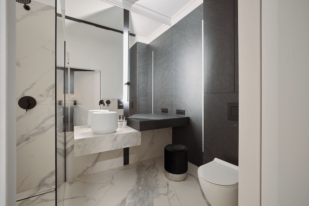 Granaria Jacuzzi Deluxe Suites by Downtown Apartments