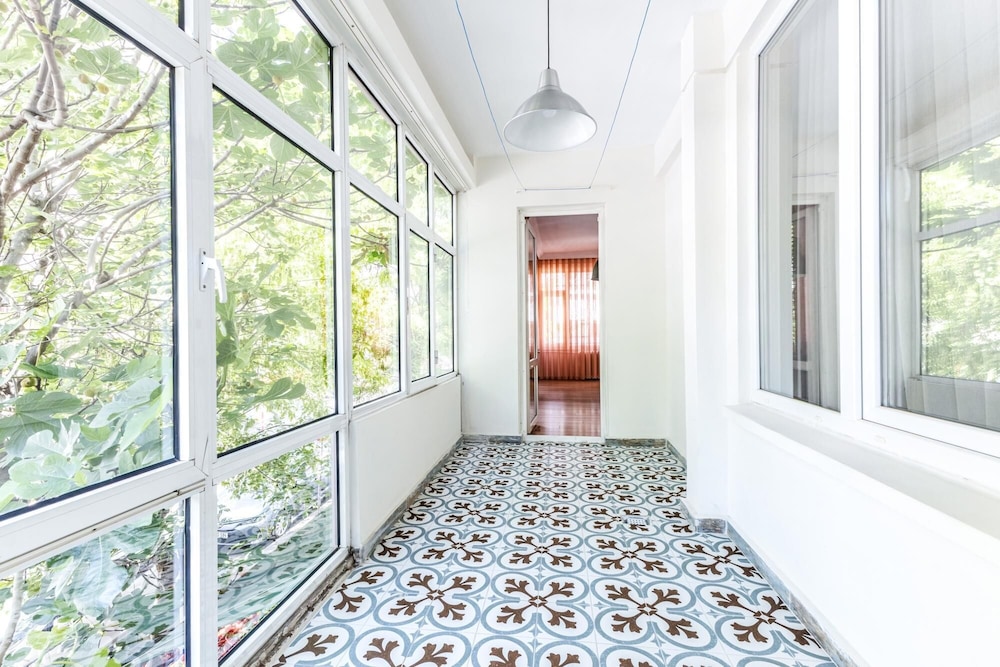 Flat w Balcony 1 min to Bagdat Avenue in Kadikoy