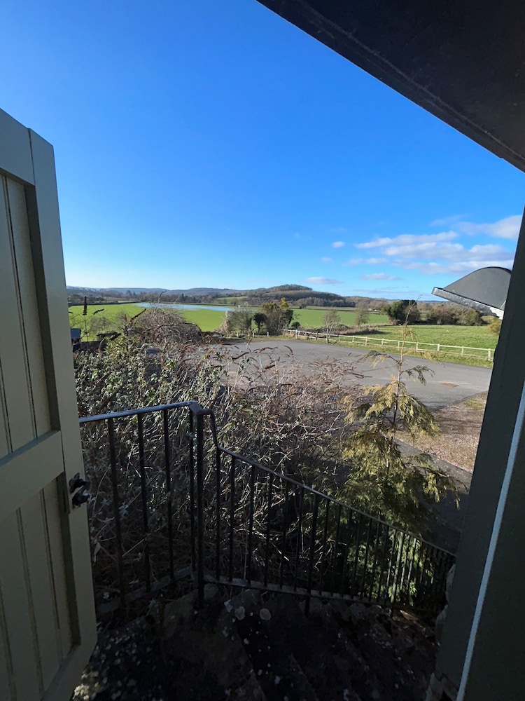 England's Gate and Coachhouse