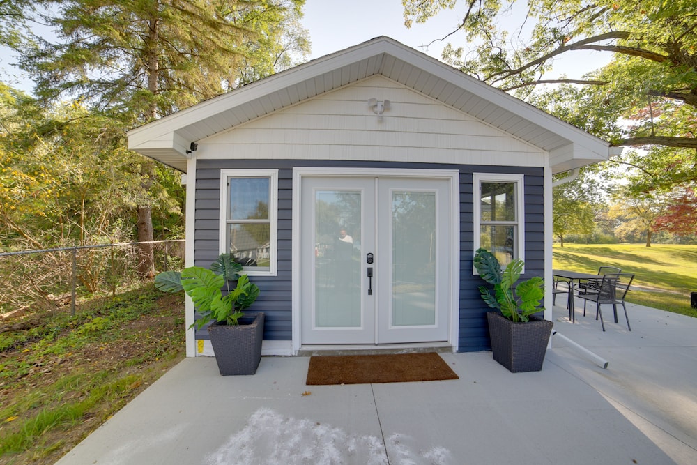 Stylish Grass Lake Retreat - Steps to Park! view 4