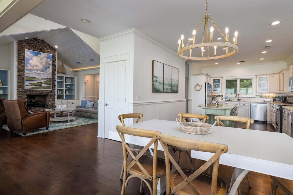111 Cardinal Crest