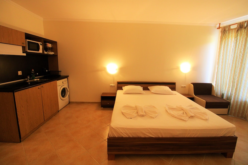 Photo 12