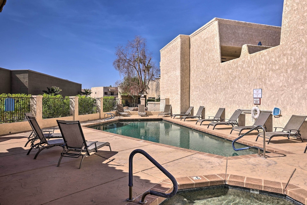 Lake Havasu Condo w/ Patio + Community Pool!